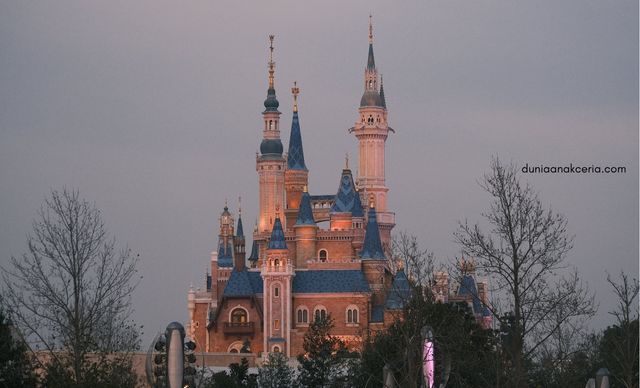 Jalan-jalan-ke-Tokyo-Disneyland