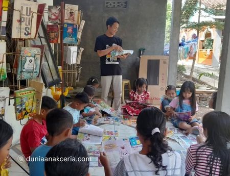 Pondok-Baca-Ajar-Komunitas-untuk-Karya-Sastra Pondok-Baca-Ajar-Komunitas-untuk-Karya-Sastra